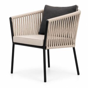 Cadeira Verona para área externa com estrutura resistente e acabamento elegante