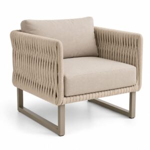 Poltrona Roma para área externa com estrutura resistente e acabamento elegante