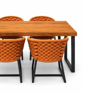 Conjunto de Mesa Cumaru com Poltronas Globo para área externa com estrutura resistente e acabamento elegante